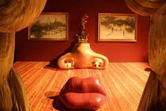 Dali Museum & Cadaques Small Group Tour with Hotel pick-up