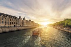 Paris Bastille Day Evening Sightseeing Cruise by Bateaux Parisiens