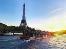 Paris Bastille Day Evening Sightseeing Cruise by Bateaux Parisiens