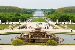 Versailles Timed Entrance Ticket and Giverny Small Group Day Trip from Paris