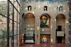 Dali Museum & Cadaques Small Group Tour with Hotel pick-up