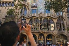 Barcelona Private Tour. Sagrada Familia & Park Guell with Tapas