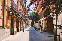Layover in Madrid a Private Tour with a local: Best Highlights of Madrid