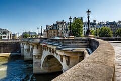 Arrival Transfer: Paris Train Stations to Paris Hotels by Van