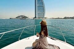 Dubai Luxury Yacht Tour with Live BBQ & Drinks