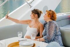 Dubai Luxury Yacht Tour with Live BBQ & Drinks