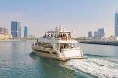 Dubai Luxury Yacht Tour with Live BBQ & Drinks