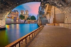 Transfer Paris Trainstation to Paris Hotel, fluent English driver