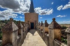 From Madrid: Toledo and Segovia Full-Day Tour With Tickets